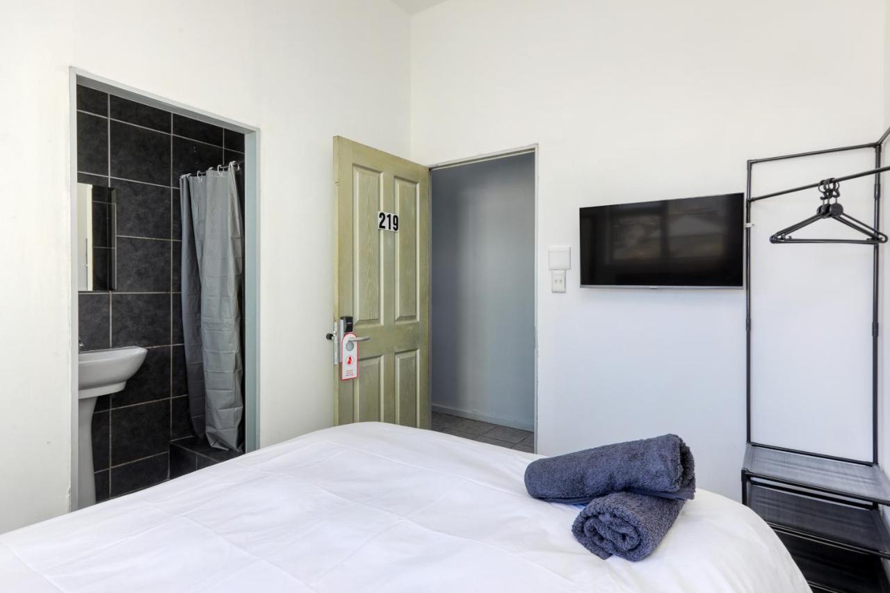 Inn & Out Express Sea Point เคปทาวน์ ภายนอก รูปภาพ