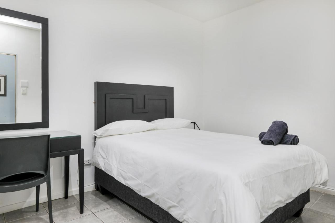 Inn & Out Express Sea Point เคปทาวน์ ภายนอก รูปภาพ