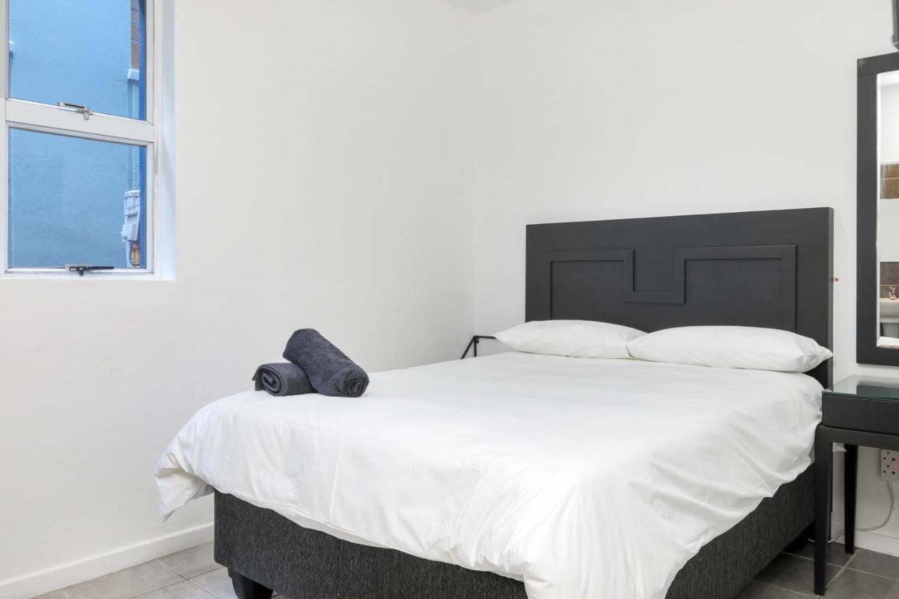 Inn & Out Express Sea Point เคปทาวน์ ภายนอก รูปภาพ