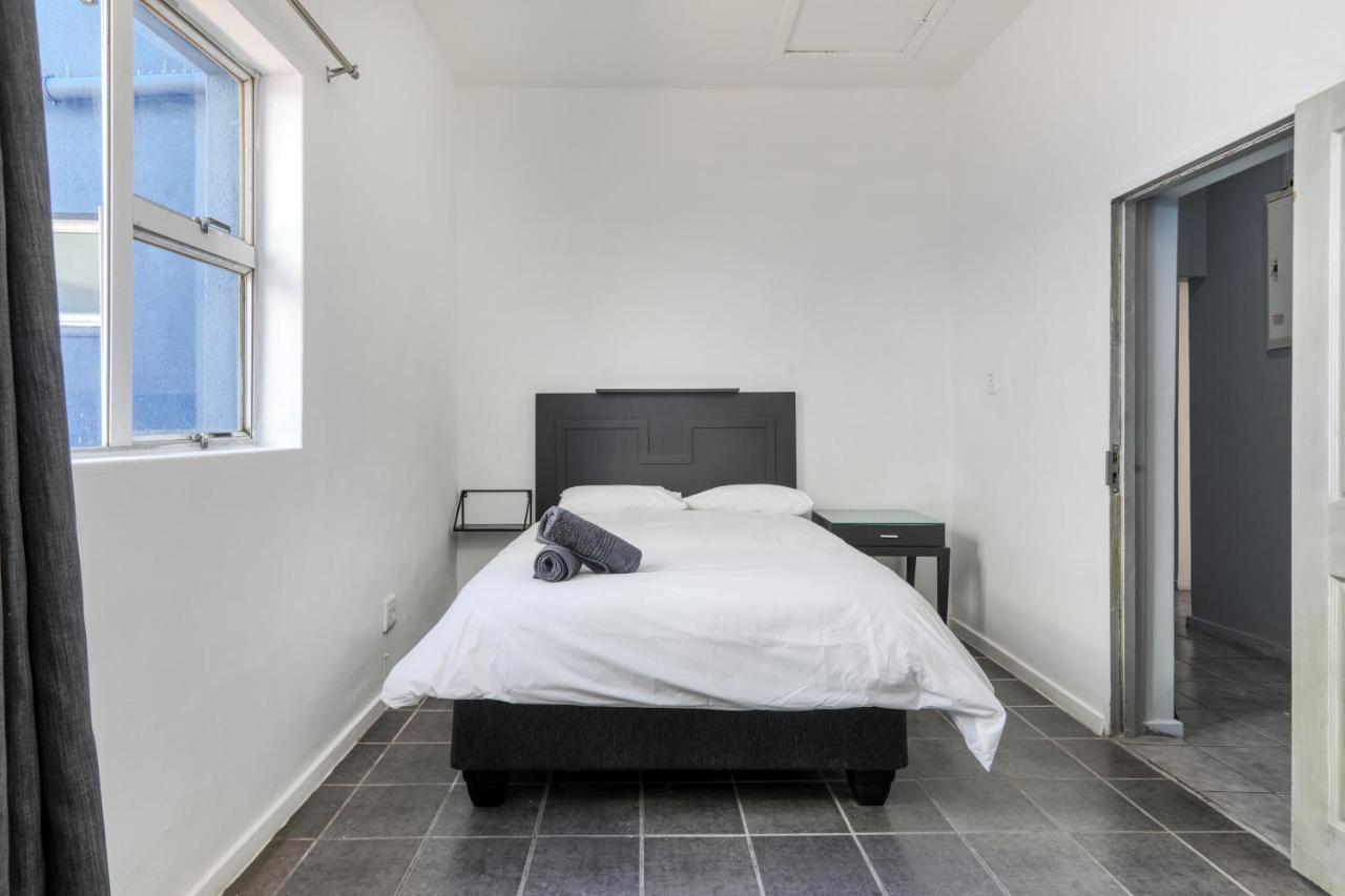 Inn & Out Express Sea Point เคปทาวน์ ภายนอก รูปภาพ