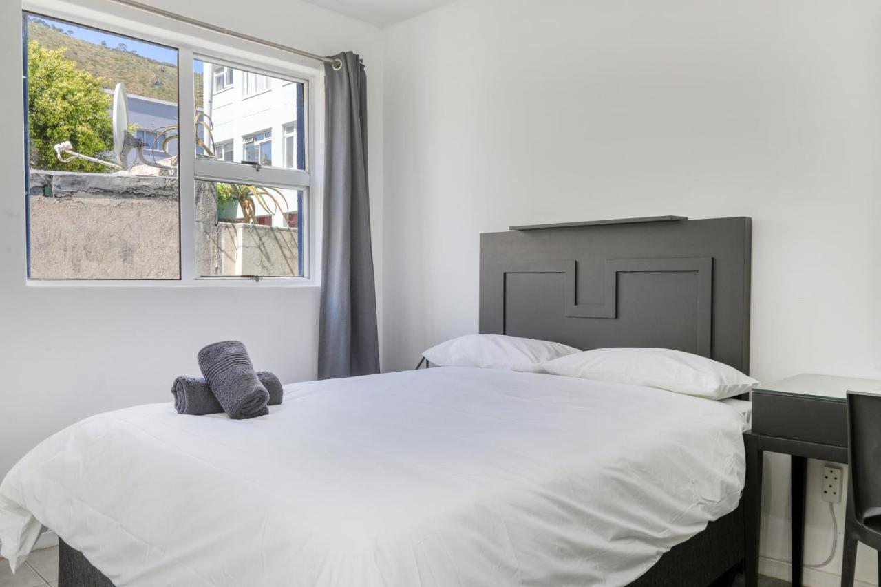 Inn & Out Express Sea Point เคปทาวน์ ภายนอก รูปภาพ