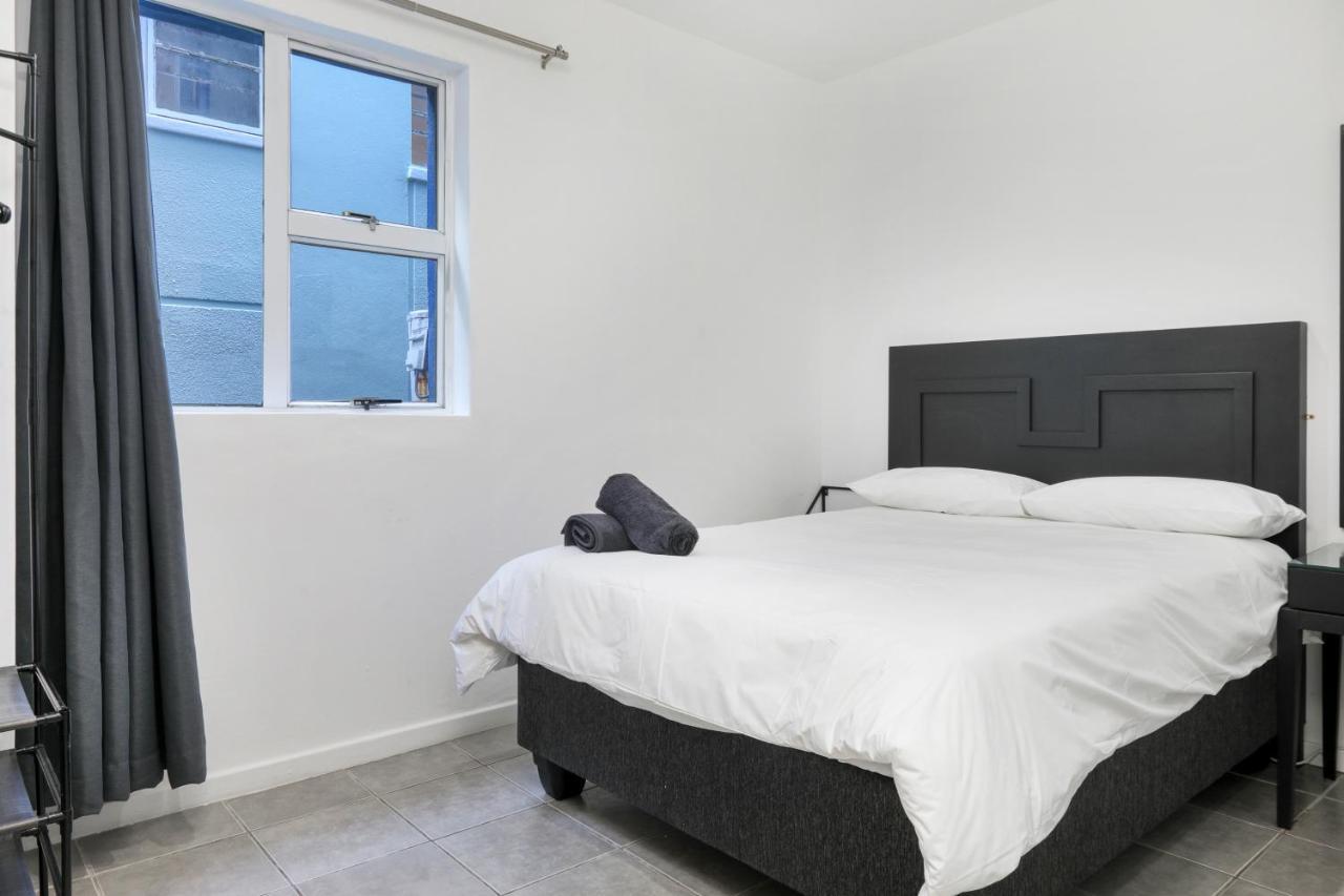 Inn & Out Express Sea Point เคปทาวน์ ภายนอก รูปภาพ
