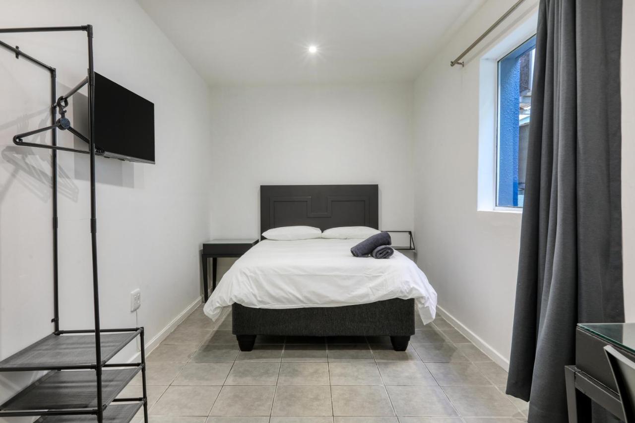 Inn & Out Express Sea Point เคปทาวน์ ภายนอก รูปภาพ