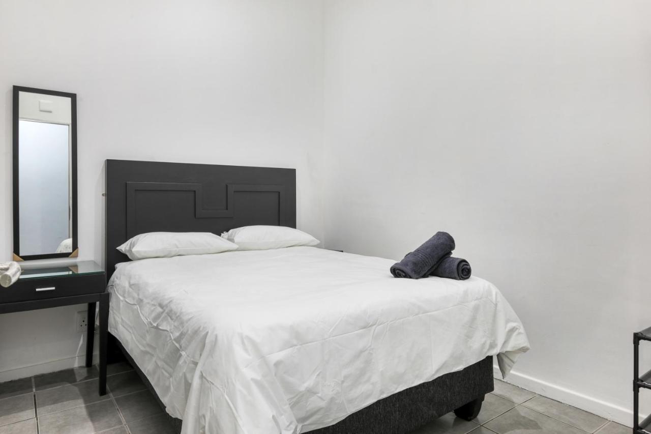 Inn & Out Express Sea Point เคปทาวน์ ภายนอก รูปภาพ